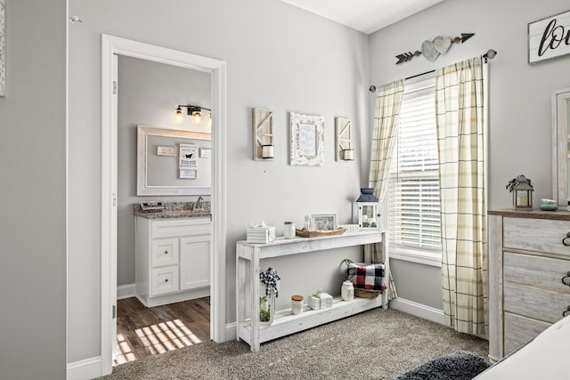 bedroom with carpet flooring and baseboards