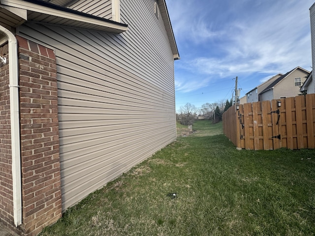 804 Orange Blossom Dr, Nicholasville, KY 40356 - view of side of property with brick siding, a yard, and fence