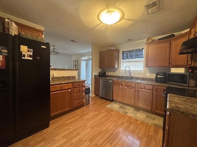 804 Orange Blossom Dr, Nicholasville, KY 40356 - kitchen featuring visible vents, light wood-style flooring, a sink, dark countertops, and stainless steel appliances