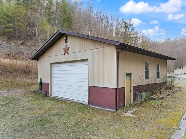 detached garage with driveway