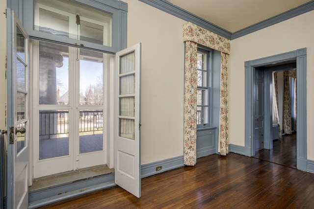 interior space featuring crown molding, dark wood-style floors, and baseboards