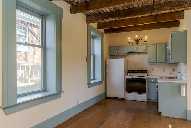 kitchen featuring green cabinetry, freestanding refrigerator, decorative backsplash, electric stove, and a chandelier