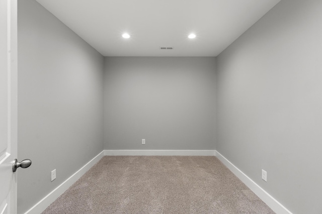 unfurnished room with light carpet, visible vents, recessed lighting, and baseboards