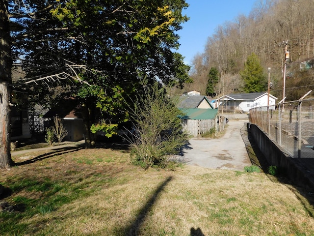 view of yard featuring fence