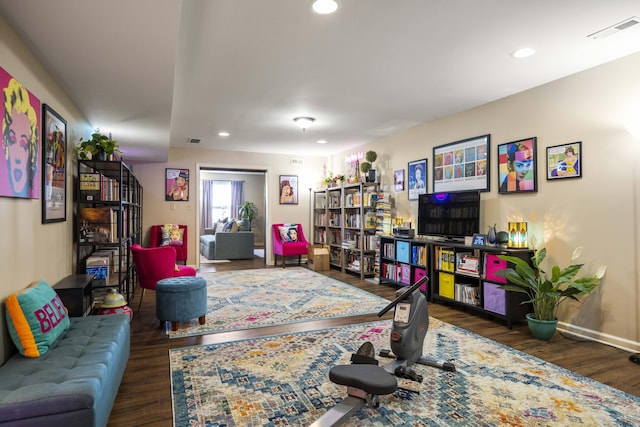 living area with visible vents, recessed lighting, baseboards, and wood finished floors