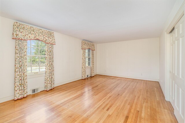 2136 Adena Ln, Lexington, KY 40516 - unfurnished room with baseboards, visible vents, and light wood-type flooring