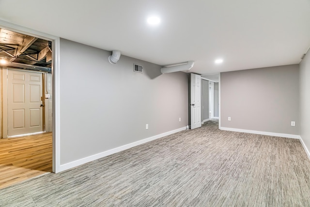 finished below grade area featuring visible vents, recessed lighting, and baseboards