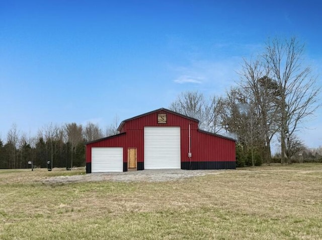 view of outdoor structure with an outbuilding