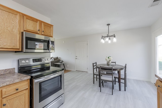 kitchen featuring a chandelier, visible vents, appliances with stainless steel finishes, and baseboards