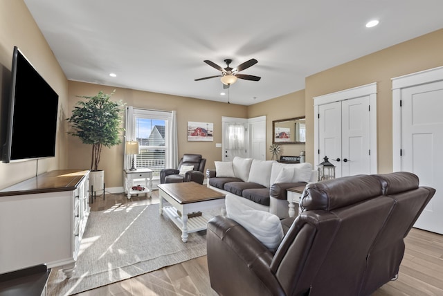 living room with recessed lighting, baseboards, light wood-style floors, and a ceiling fan