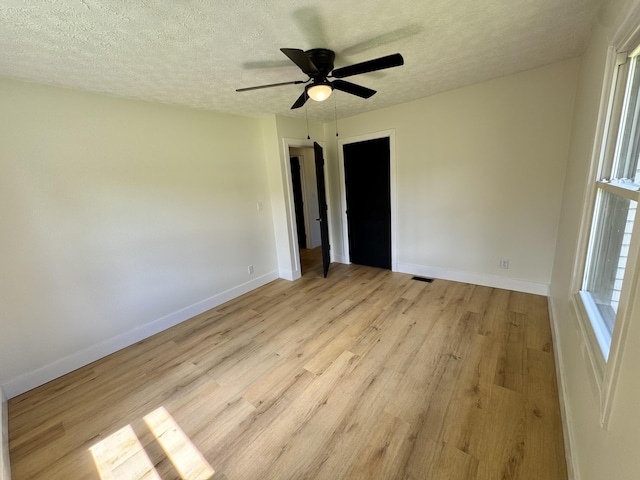 236 Walnut Ave, Somerset, KY 42503 - empty room with light wood-style floors, a textured ceiling, baseboards, and ceiling fan