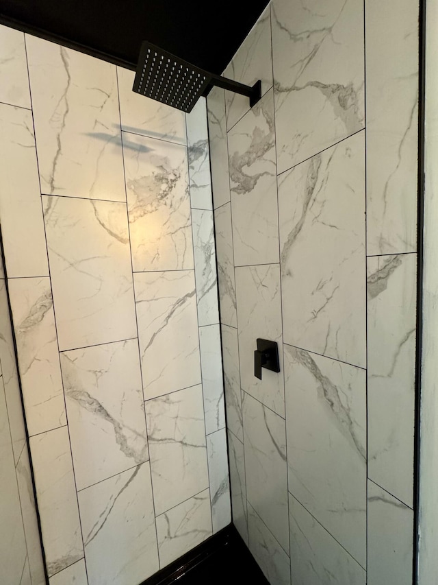 236 Walnut Ave, Somerset, KY 42503 - full bathroom featuring a tile shower