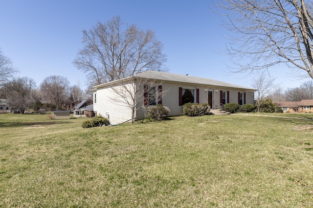 view of front of property featuring a front lawn and brick siding