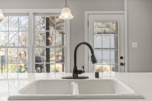 room details featuring a sink and decorative light fixtures