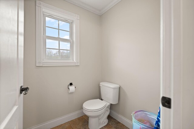 1841 Peter Cave Rd, Mckee, KY 40447 - half bath with baseboards, crown molding, and toilet