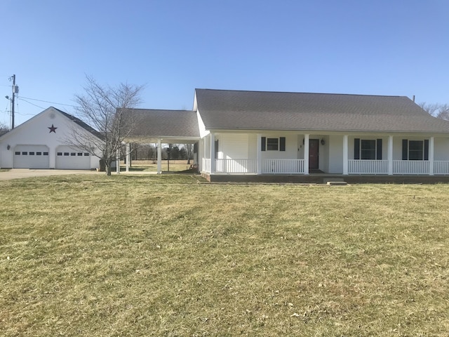 view of front facade featuring covered porch and a front lawn