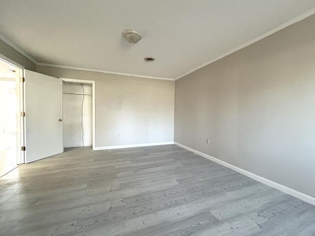 3101 Simpson Dr, Somerset, KY 42503 - unfurnished room with visible vents, crown molding, baseboards, and wood finished floors