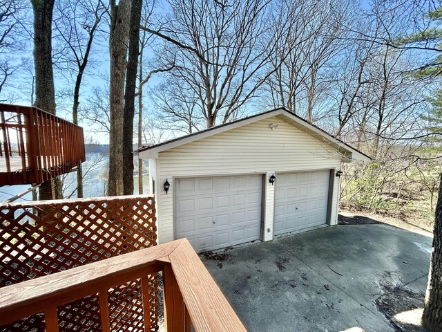 3101 Simpson Dr, Somerset, KY 42503 - detached garage featuring a water view