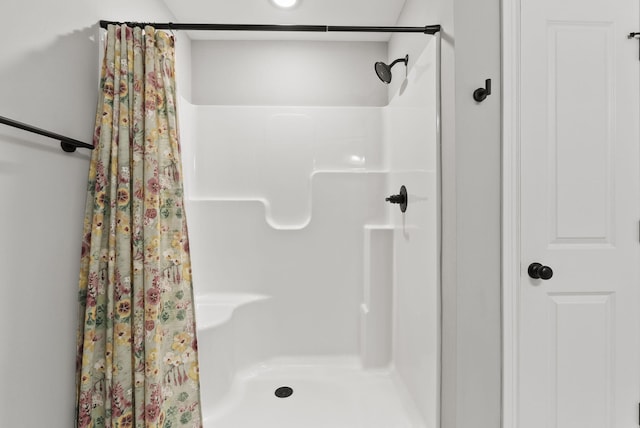 full bath featuring a shower with curtain