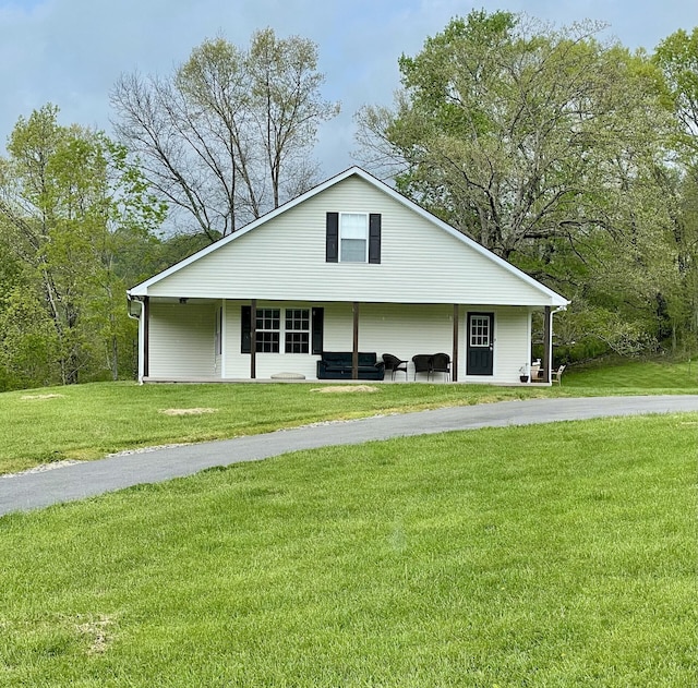 view of front of house featuring a front yard