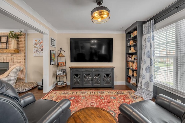 living area with baseboards, wood finished floors, and ornamental molding