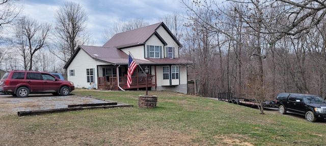 traditional home with a porch and a front lawn