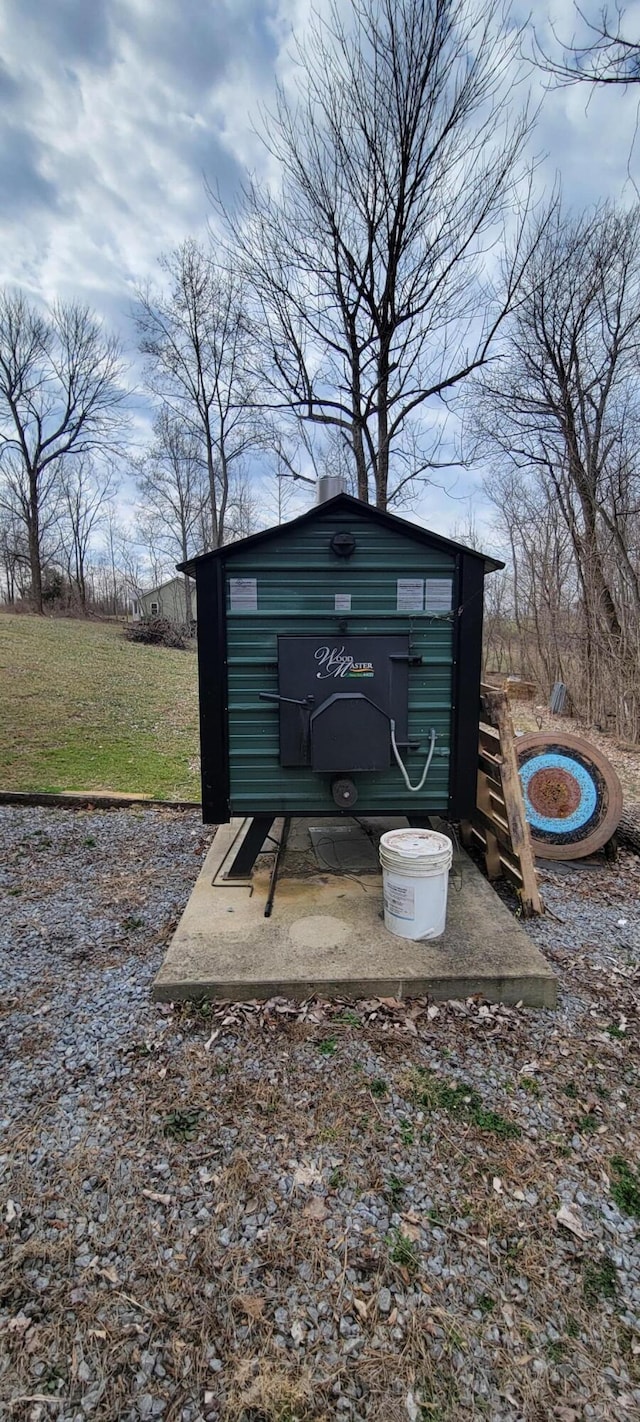 view of outbuilding