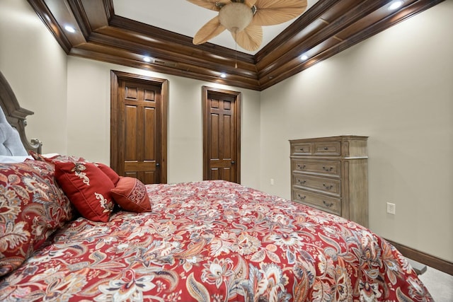 bedroom with baseboards, ornamental molding, carpet flooring, recessed lighting, and a ceiling fan