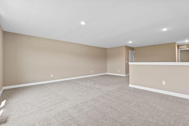 carpeted spare room featuring recessed lighting, visible vents, and baseboards