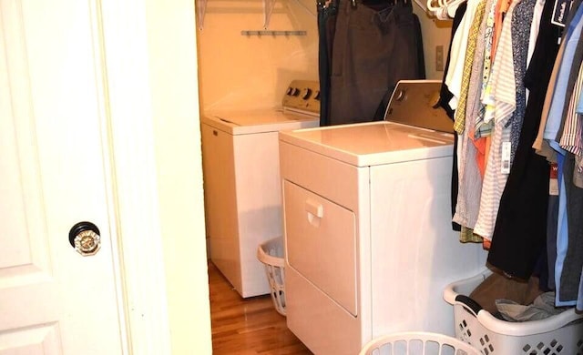 laundry room featuring light wood-style floors, laundry area, and washing machine and clothes dryer