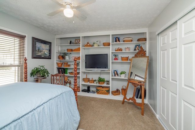 bedroom with carpet flooring, a textured ceiling, and a ceiling fan