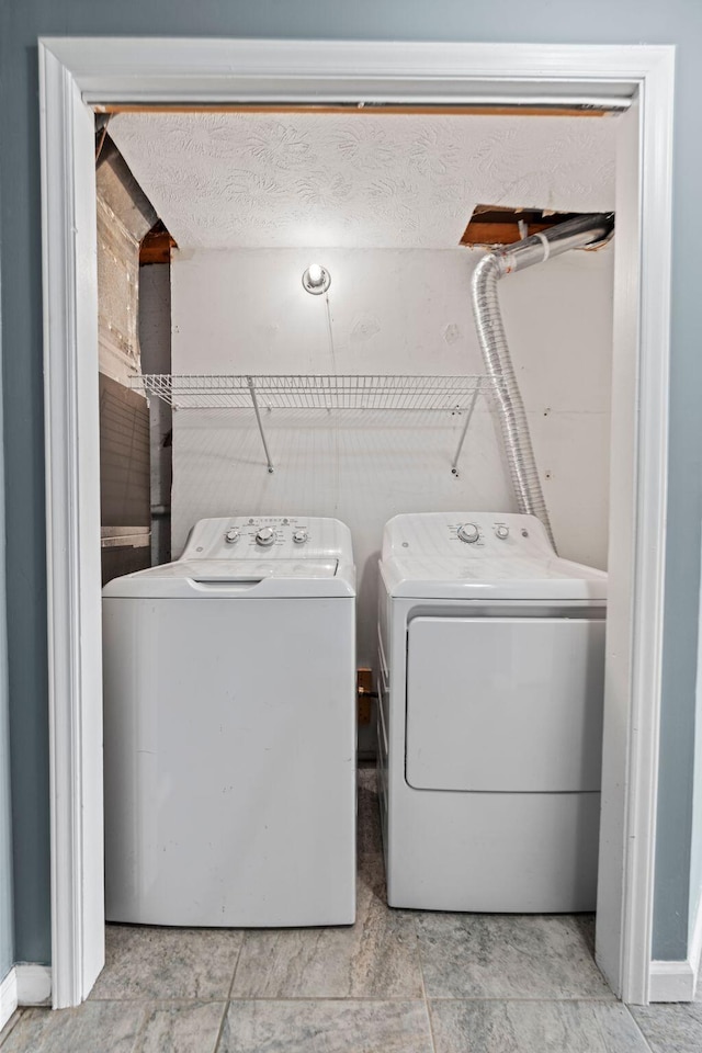 washroom featuring a textured ceiling, independent washer and dryer, and laundry area