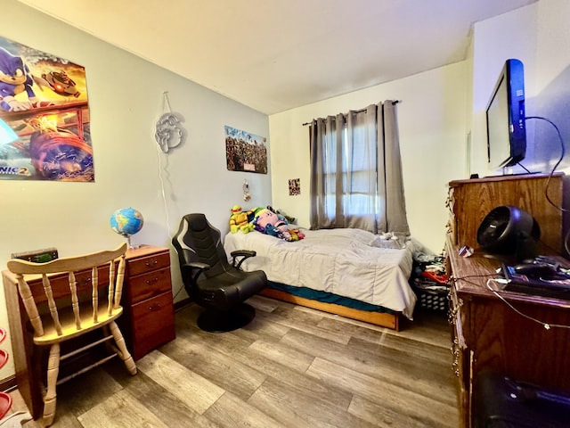 110 Silvercreek Dr, Danville, KY 40422 - bedroom with wood finished floors