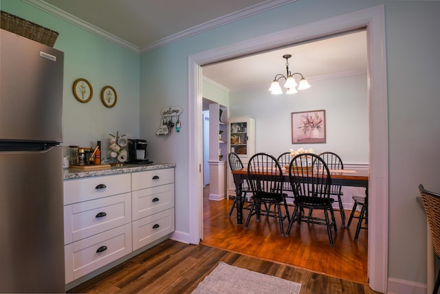 212 Williamsburg Ct, Danville, KY 40422 - dining room featuring dark wood-type flooring, ornamental molding, baseboards, and a chandelier