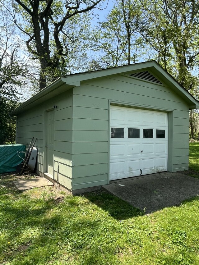 212 Williamsburg Ct, Danville, KY 40422 - view of detached garage