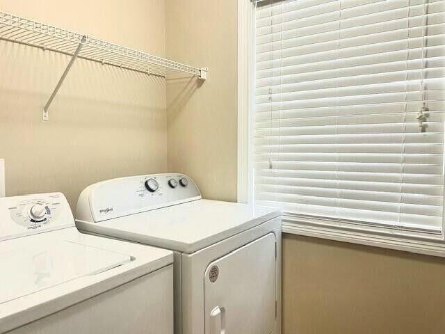 washroom with laundry area and washer and clothes dryer