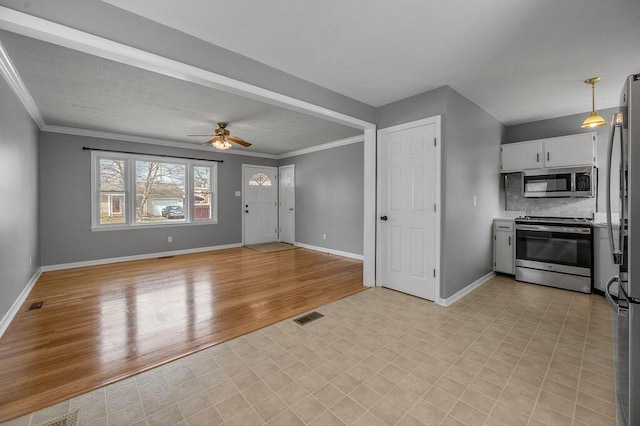 unfurnished living room featuring light wood finished floors, visible vents, baseboards, ceiling fan, and ornamental molding