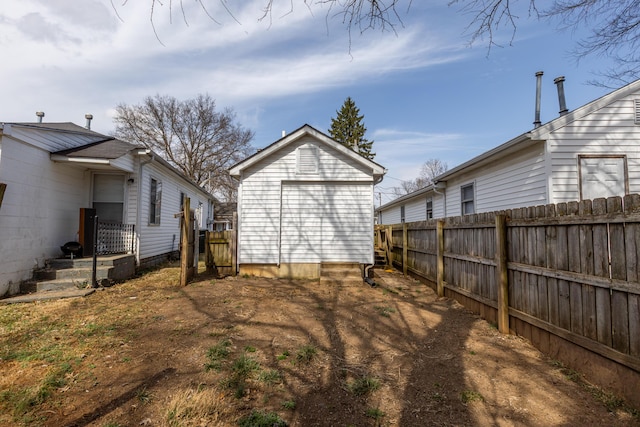 416 Ash St, Lexington, KY 40508 - view of yard featuring an outdoor structure and fence