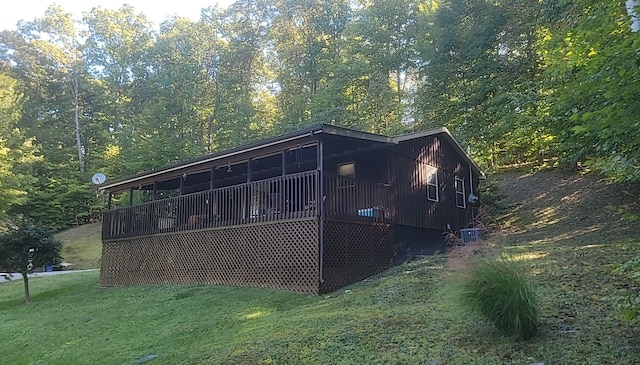 278 John Dr, Burnside, KY 42519 - rear view of property with a lawn