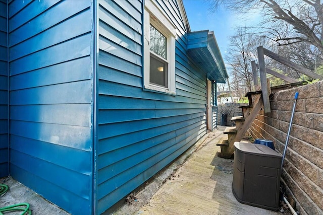 312 Murrell St, Frankfort, KY 40601 - view of side of property featuring fence