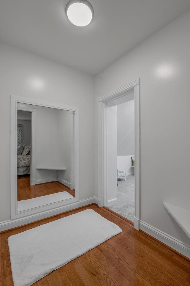 870 Mcmeekin Pl, Lexington, KY 40502 - corridor featuring wood finished floors and baseboards