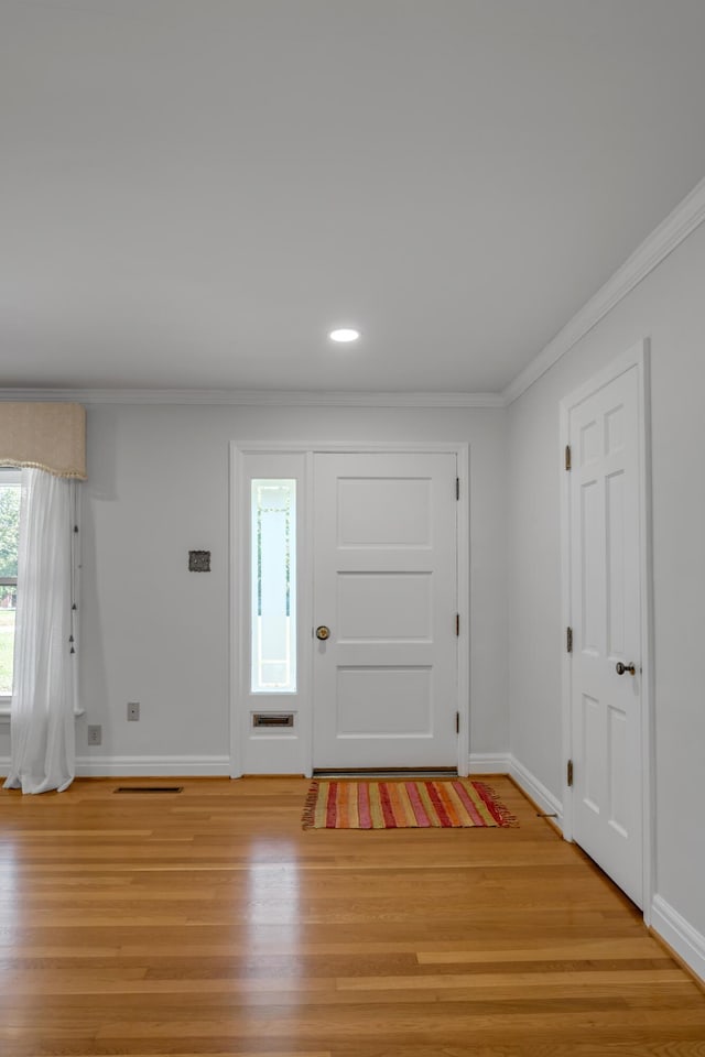 entryway featuring crown molding, light wood-style flooring, recessed lighting, and baseboards