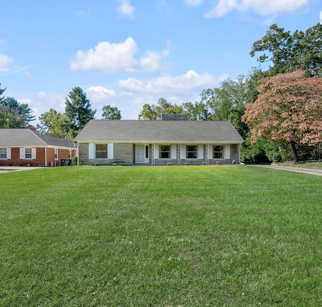 ranch-style home featuring a front yard