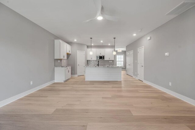 kitchen featuring a ceiling fan, visible vents, stainless steel microwave, light wood-style floors, and recessed lighting