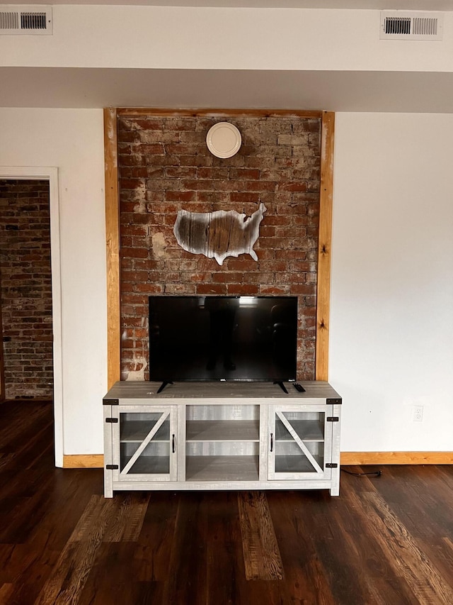 104 First St, Cynthiana, KY 41031 - detailed view of baseboards and wood finished floors