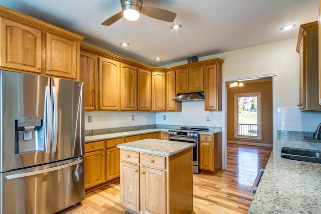 1794 Hunter Dr, Lancaster, KY 40444 - kitchen with stainless steel appliances, a sink, light wood-style flooring, under cabinet range hood, and recessed lighting