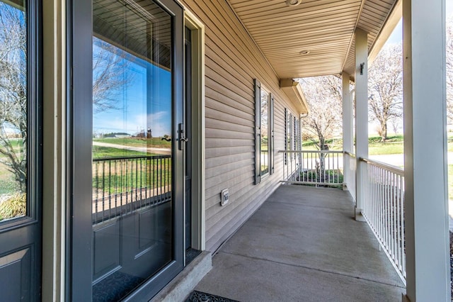 1794 Hunter Dr, Lancaster, KY 40444 - balcony with a porch