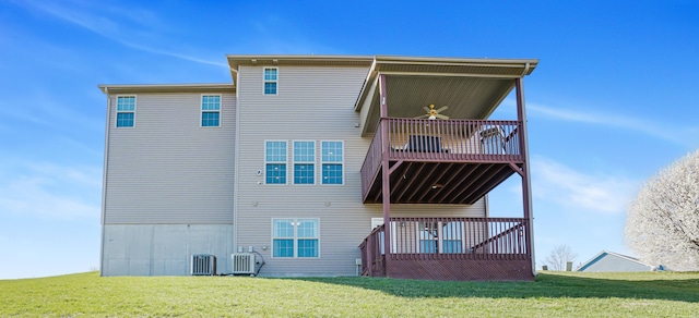 205 Hedgewood Ln, Richmond, KY 40475 - rear view of property featuring ceiling fan, a deck, central AC unit, and a yard