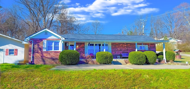725 N Hancock Ave, Corbin, KY 40701 - single story home featuring a front yard, a porch, and brick siding