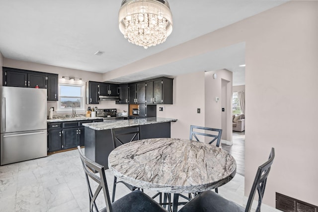 101 Bell Lawn Dr, Nicholasville, KY 40356 - kitchen featuring visible vents, marble finish floor, stainless steel appliances, under cabinet range hood, and an inviting chandelier